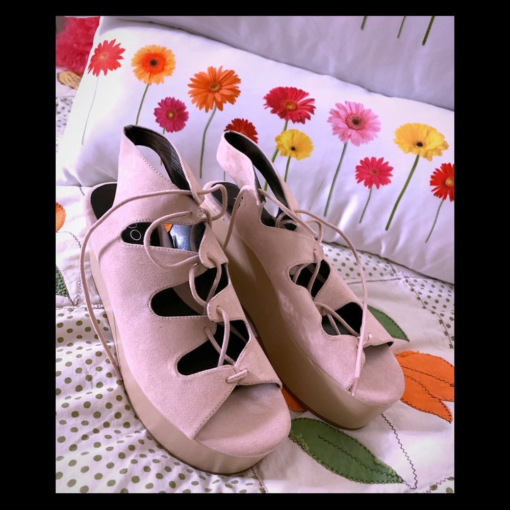 Pretty as can be ALDO shoes size 9